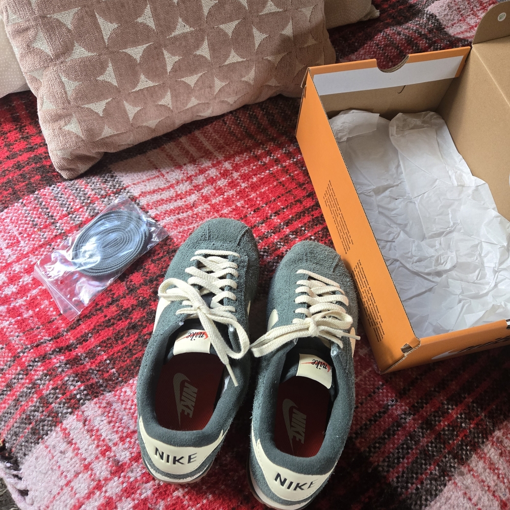 Nike Cortez Vintage Suede in Green and White - Picture 9 of 9